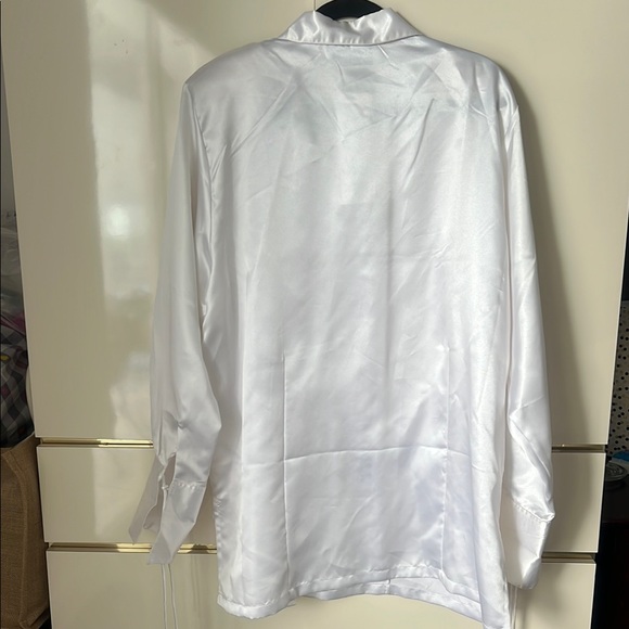 NWT New Gear Plus Women's White Satin Blouse - Picture 4 of 5